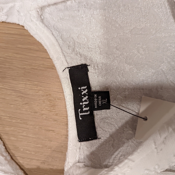 White Tiered Sleeveless Dress - Picture 3 of 8